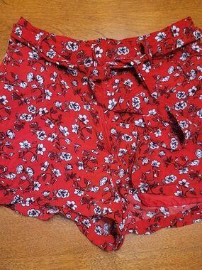 H&M Red Floral Tie-Waist Shorts | Size 2 (Waist Size 23 Inches)
